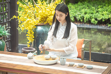 茶香四溢：一壶清茶，一台好戏，健康相随